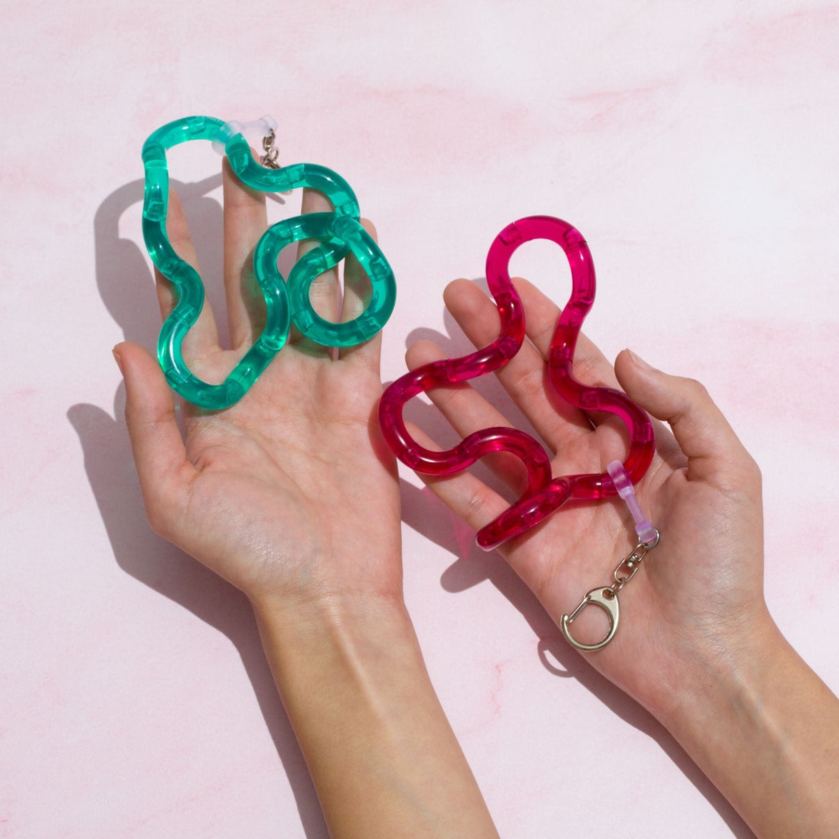 Tangle Jr. Nyckelring – fidget som alltid är med